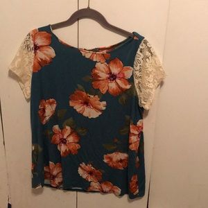 Women’s top with lace shoulders